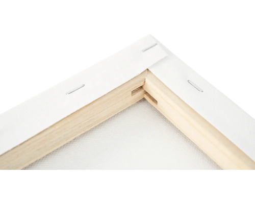 Detail rohu maliarskeho plátna s dreveným rámom a plátnom