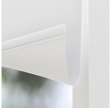 Detail bielej okenné žalúzie