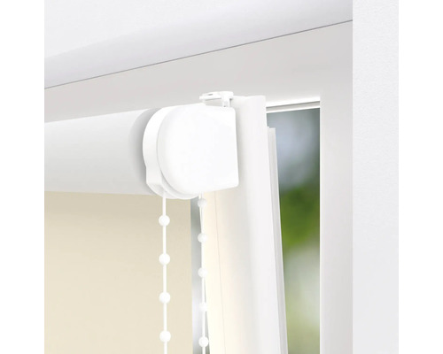 Detailný pohľad na roletu s retiazkovým ovládaním na dekoráciu okien