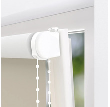 Detail bielej rolety na okne