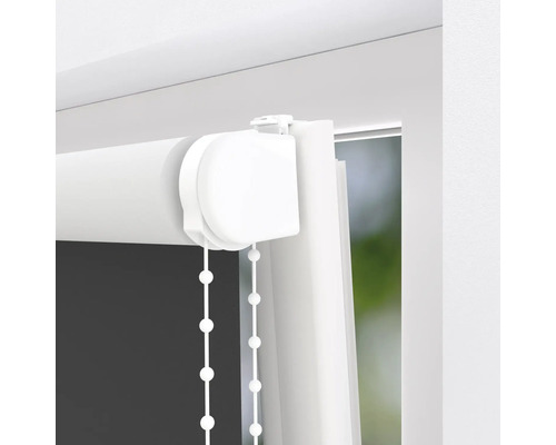 Detailný pohľad na roletu s reťazovým ovládaním na dekoráciu okien