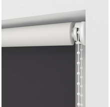 Detailný pohľad na roletu s ovládacou retiazkou na dekoráciu okien