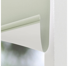 Detailný pohľad na roletu pri okne