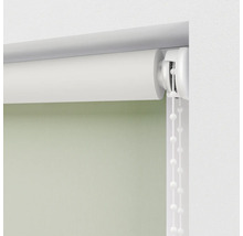 Roleta s reťazovým ovládaním na okne