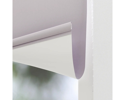 Detailný pohľad na roletu na okne