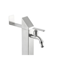 Záhradný výtokový stojan z nehrdzavejúcej ocele s vodovodným kohútikom a prípojkou spotrebiča