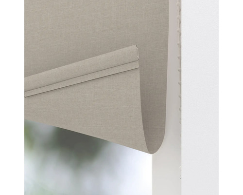 Zrolovaná textilná roleta na okno