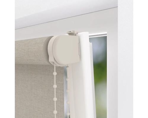 Detailný pohľad na roletu s retiazkovým ovládaním na dekoráciu okien