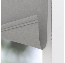 Čiastočne spustená sivá roleta