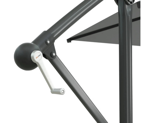 Detailný pohľad na slnečník s kľukovým mechanizmom a logom Soluna