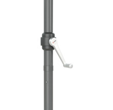 Detailný pohľad na stojan slnečníka s kľukovým mechanizmom