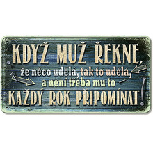 Ozdobná tabuľa s textom: Keď muž povie, že niečo urobí, tak to urobí. Netreba mu to každý rok pripomínať.