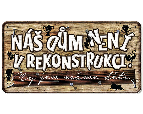 Ceduľa s nápisom Náš dom je v rekonštrukcii, máme deti