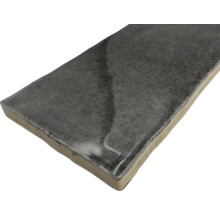 Sivá keramická dlaždica v horizontálnom formáte