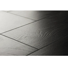 Detail laminátovej podlahy s drevenou štruktúrou