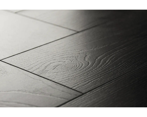 Detail laminátovej podlahy s drevenou štruktúrou