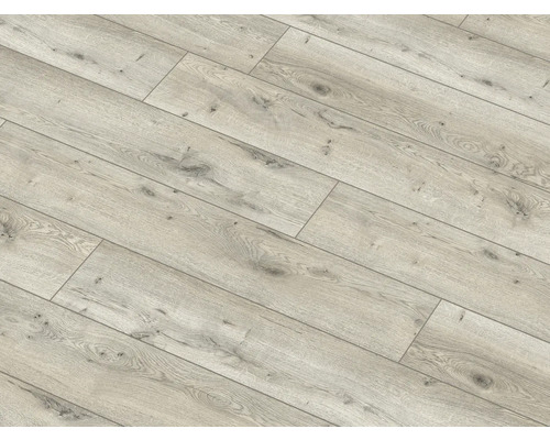 Pohľad na laminátovú podlahu s dreveným vzhľadom