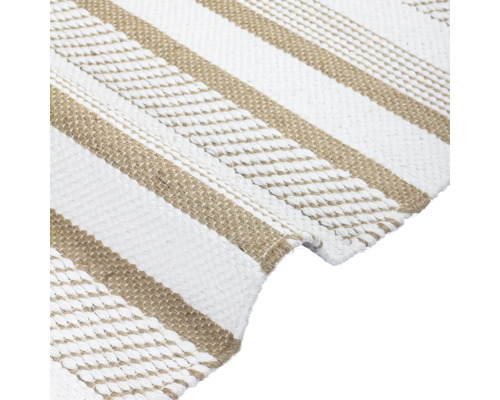 Koberec s pruhovaným vzorom