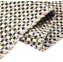 Detail pleteného koberca so šachovnicovým vzorom