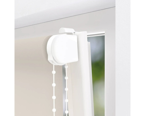 Detailný pohľad na roletu s retiazkovým ovládaním na dekoráciu okien