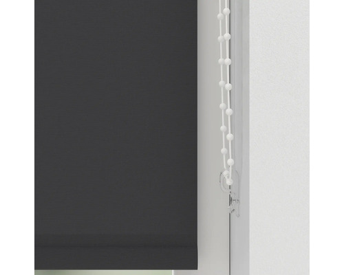 Tmavosivá roleta s retiazkovým ovládaním na dekoráciu okien