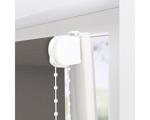 Rolety s retiazkovým ovládaním na dekoráciu okien