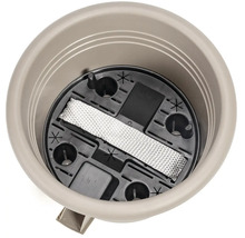 Pohľad do vnútra kvetináča so zavlažovacím systémom