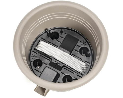 Pohľad do vnútra kvetináča so zavlažovacím systémom