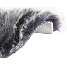 Detailný pohľad na koberec s vysokým vlasom