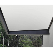 Zastrešenie terasy s integrovaným odtokom vody pri daždi.