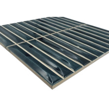 Mozaiková dlaždica s podlhovastými úzkymi prvkami