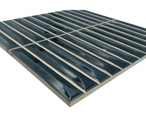 Mozaiková dlaždica s podlhovastými úzkymi prvkami