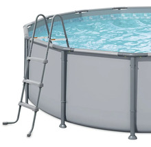 Nadzemný bazén s rebríkom