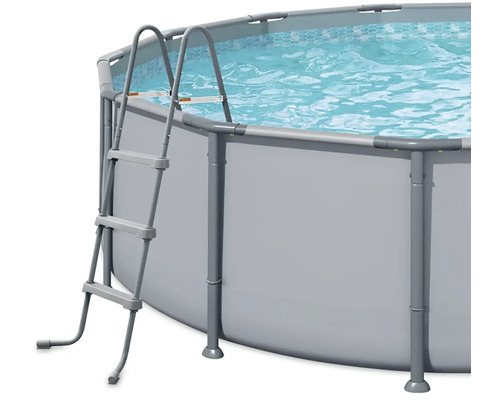 Nadzemný bazén s rebríkom