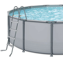 Nadzemný bazén s rebríkom