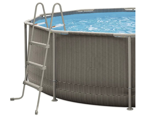 Nadzemný bazén s rebríkom