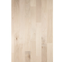 Svetlá drevená podlahová krytina z niekoľkých dosiek