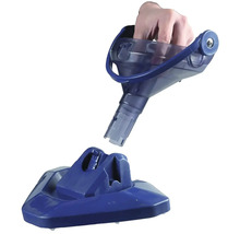 Čistiace zariadenie bazéna s kefou a rukoväťou