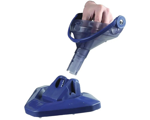 Čistiace zariadenie bazéna s kefou a rukoväťou