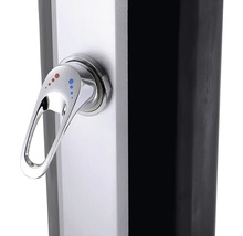 Detail vodovodnej batérie na záhradnej sprche