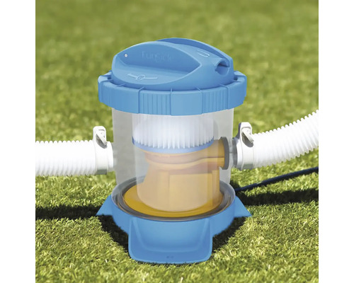 Čistič bazénov na úpravu vody na trávniku