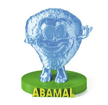 Kreslená postavička Abamal na zelenom podstavci