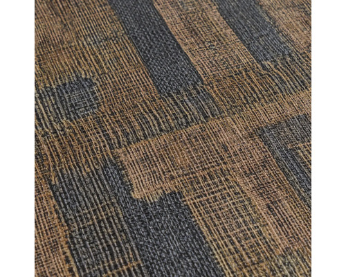 Detail štruktúrovanej vinylovej tapety s pruhovaným vzorom