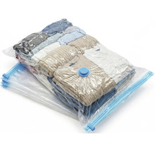 Vákuový úložný vak s oblečením