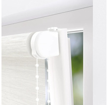 Detail bielej dvojitej rolety na okne