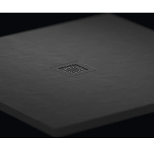 Čierna sprchová vanička so štvorcovým odtokom