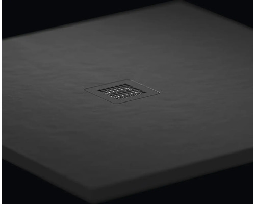 Čierna sprchová vanička so štvorcovým odtokom