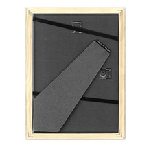 Zadná strana obrazového rámu so stojanom