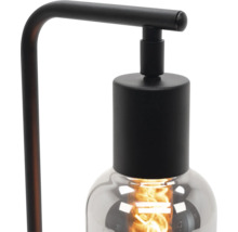 Stolná lampa so skleneným tienidlom.