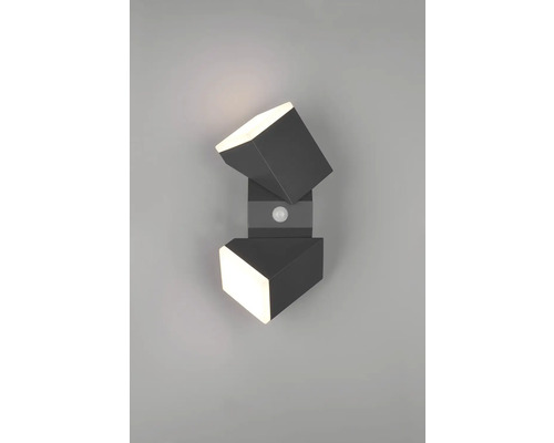 Čierne nástenné svietidlo s dvoma kubickými reflektormi a pohybovým senzorom